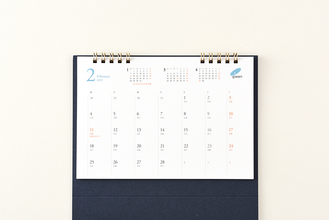 シンプルでおしゃれなデザインの卓上カレンダー制作事例 カレンダーラボ